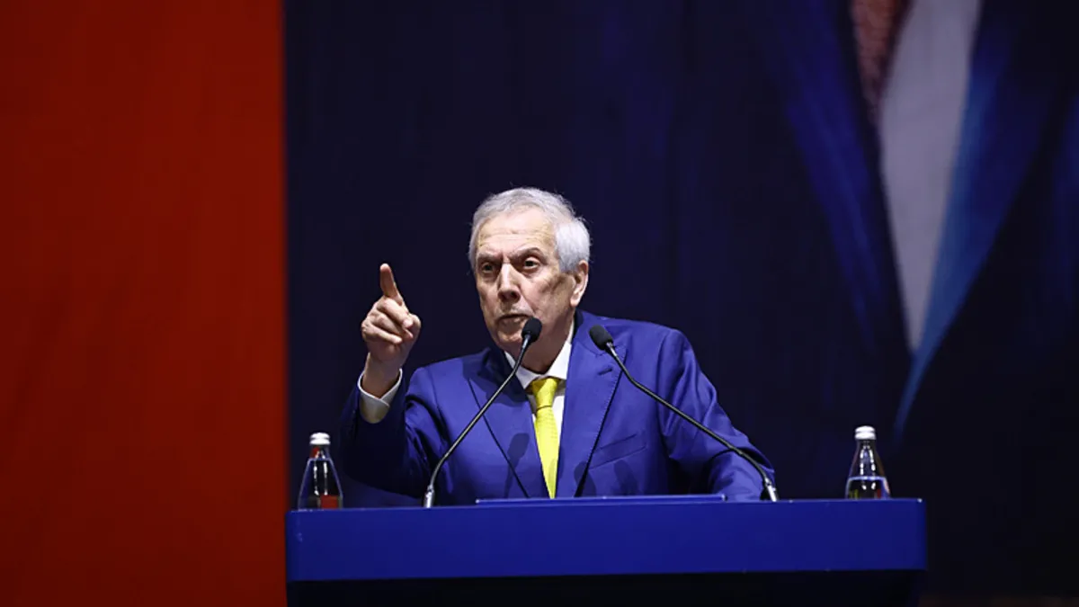 Fenerbahçe'de Aziz Yıldırım ve yönetimine genel kuruldan tam yetki
