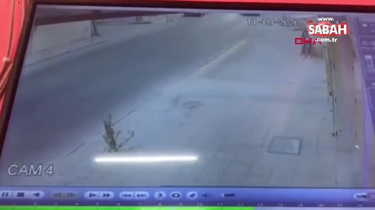 Son Dakika Izmir De Dehsete Dusuren Goruntu Genc Kiz Otomobilin Altinda Boyle Suruklendi Video Videosunu Izle Son Dakika Haberleri