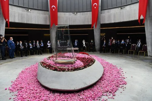 9. Cumhurbaşkanı Süleyman Demirel vefatının 6’ncı yılında kabri başında kısıtlı katılımla anıldı