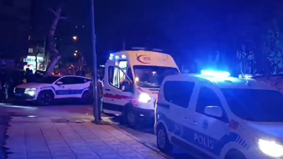 Gençler arasında bıçaklı kavga: 3 yaralı Gençler arasında bıçaklı kavga: 3 yaralı