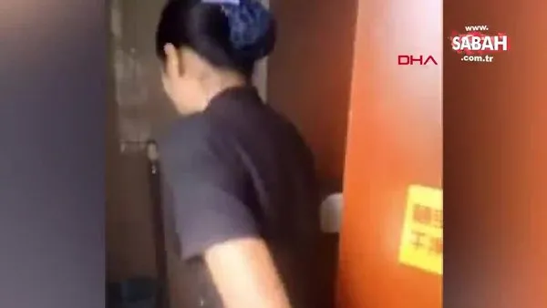 Çin'de temizlik görevlisi, işini iyi yaptığını kanıtlamak için tuvalet suyu içti | Video
