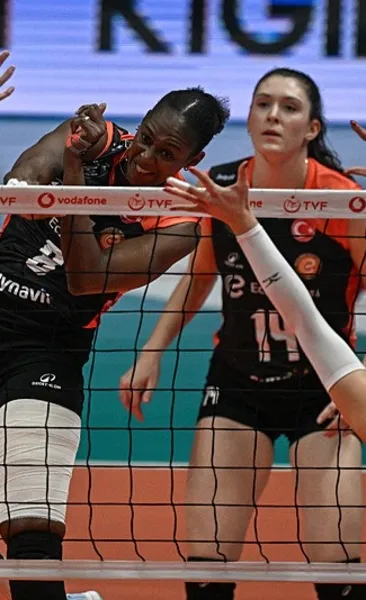 Eczacıbaşı set vermeden güldü