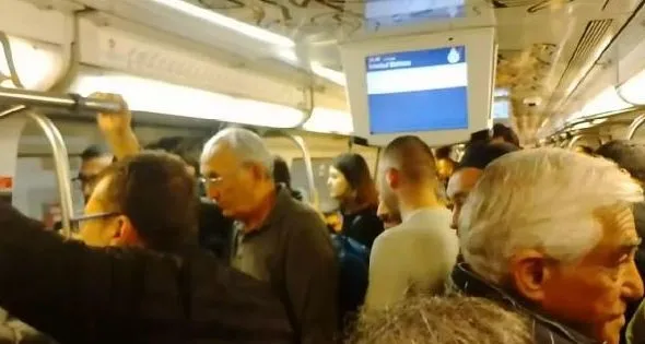 kadikoy-sabiha-gokcen-havalimani-metrosunda-ariza-duraklarda-yogunluk-vatandaslar-isyan-etti-1703188459353.jpg