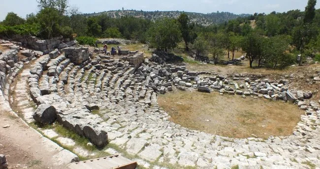 Uzuncaburç’ta Antik Tiyatro yeniden hayat buluyor