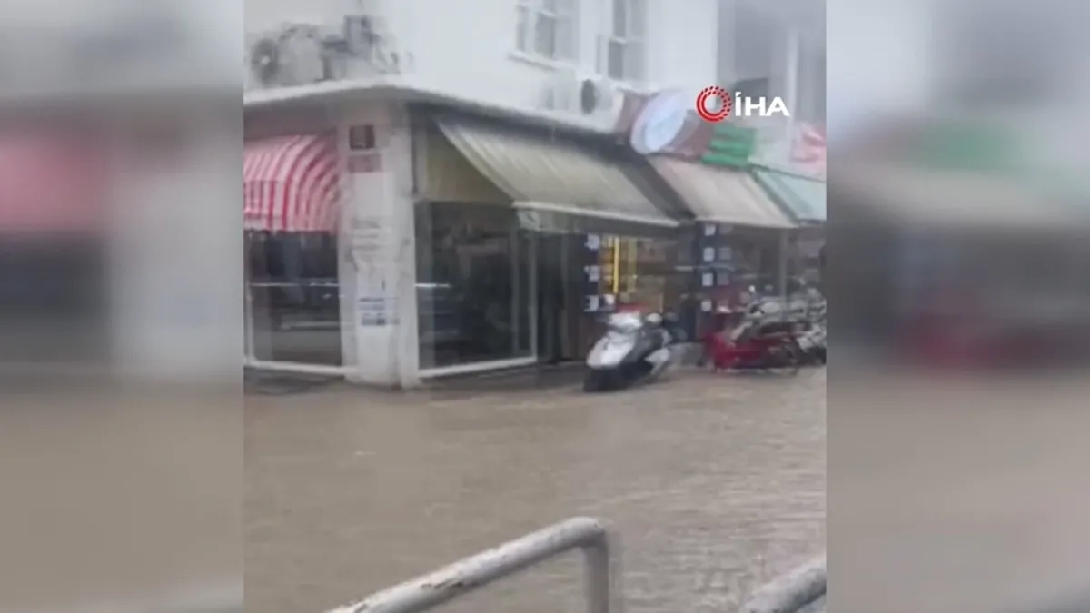 Dikili’de sağanak yağış günlük yaşamı olumsuz etkiledi Dikili’de sağanak yağış günlük yaşamı olumsuz etkiledi