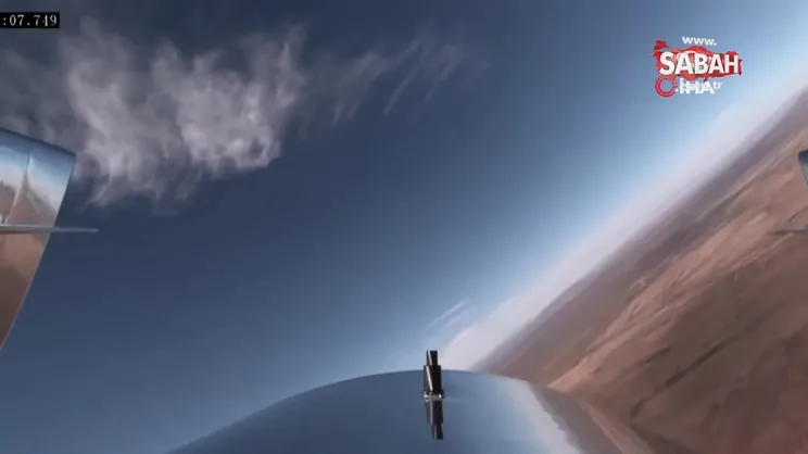 Virgin Galactic uzaya ilk kez turist taşıdı | Video