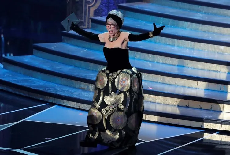 Rita Moreno, Oscar’da 56 yıl önce giydiği kıyafetin benzerini giydi
