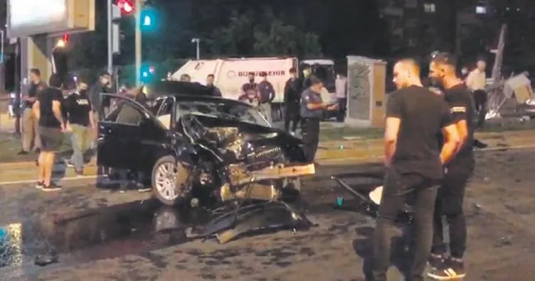 Irak Büyükelçiliğine ait otomobil kaza yaptı: 4 yaralı