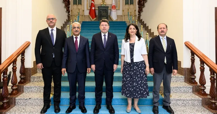 Bakan Tunç, DEM heyeti görüştü