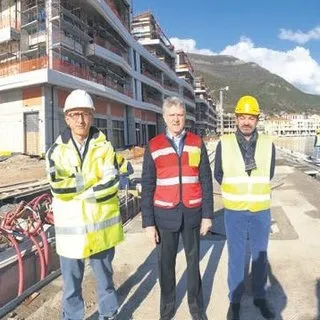 Cannes’ı değil Karadağ’ı seçti