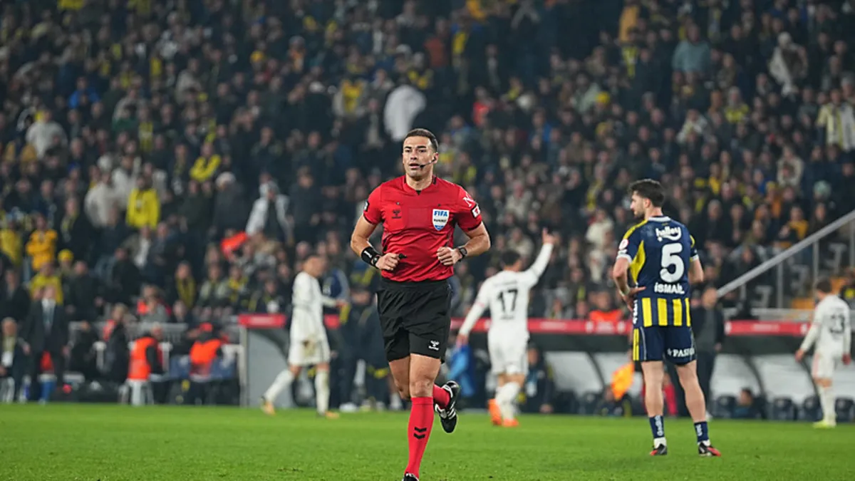 Fenerbahçe – Beşiktaş derbisi sonrası Oğuzhan Çakır’a eleştiri! ‘2 penaltıyı veremedi’ – Galeri Fenerbahçe – Beşiktaş derbisi sonrası Oğuzhan Çakır’a eleştiri! ‘2 penaltıyı veremedi’ – Galeri