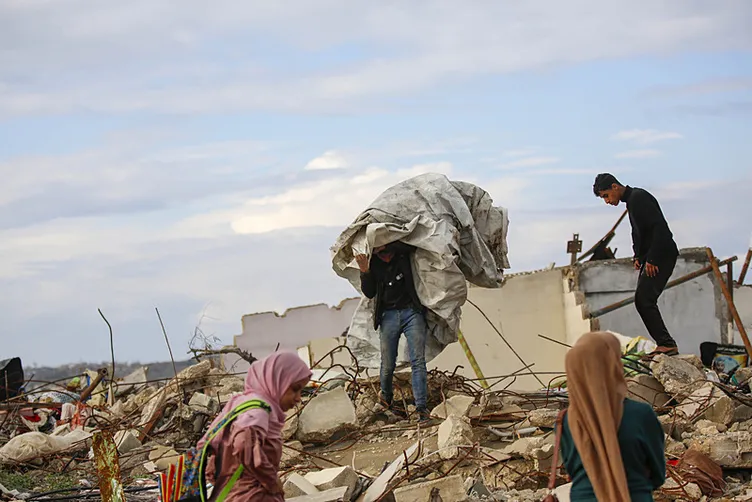 Hamas duyurdu: İsrail’in ateşkesi ihlalleri nedeniyle 15 Şubat’taki esir takası süresiz ertelendi!