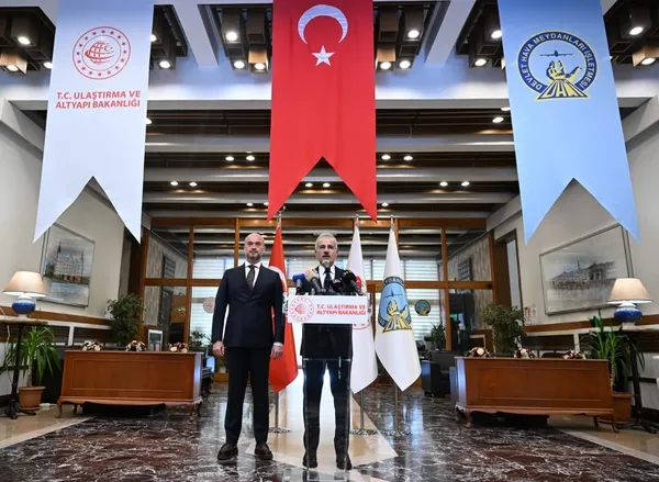 bakan-uraloglu-havalimani-sayimizi-60a-cikaracagiz-1779366813099.jpeg