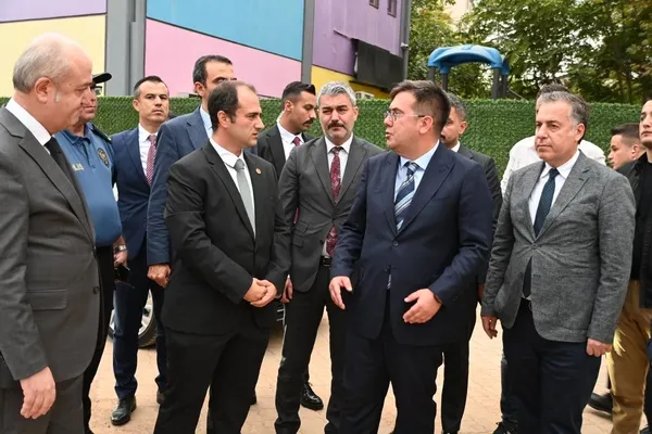 adalet-bakan-yardimcisi-tuncay-turgutluda-yarali-ogrencileri-ziyaret-etti-1790099385885.jpg