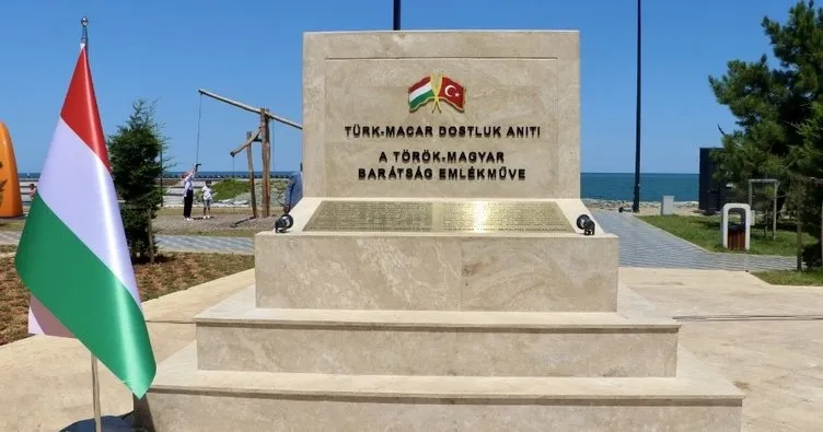 “Türk-Macar Dostluk Anıtı” Trabzon’da açıldı