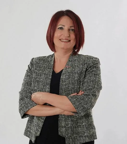 yeni-partiden-istifa-eden-karaburun-belediye-baskani-ikay-girgin-erdogan-onurumu-korumayi-sectim-1793107175663.jpg