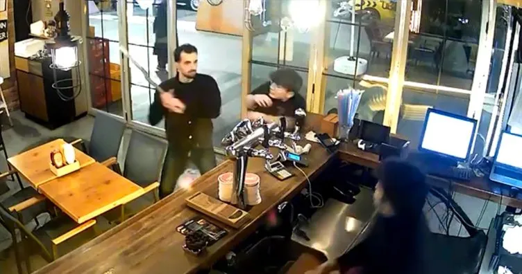 Sarıyer’de işyerinde dehşet görüntü: Ağaç dalıyla saldırdı! o anlar kamerada!