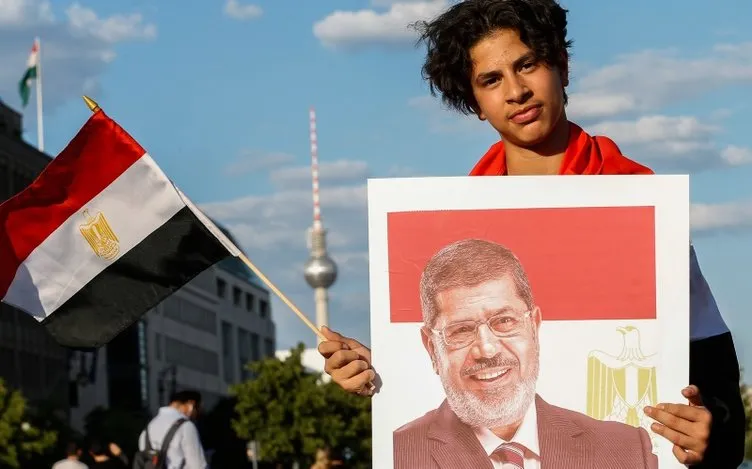 Muhammed Mursi için dünyanın dört bir yanında gıyabi cenaze namazı kılındı