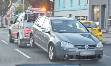 Türk gencine bıçaklı saldırı