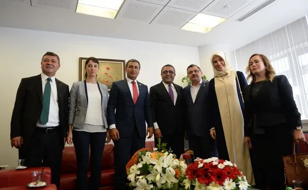 Siyasi partilerde bayramlaşma