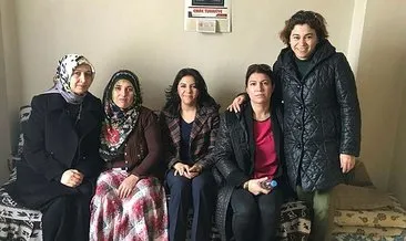 Nilgün Azizoğlu, okuma yazma seferberliği için köyleri ziyaret ediyor