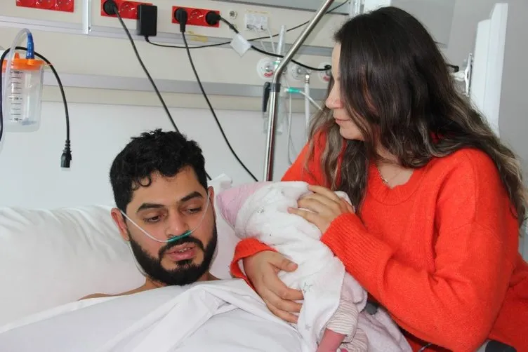SON DAKİKA: Deprem gecesi baba oldu!  261. saatte kurtarılan Mustafa eşi ve kızına kavuştu