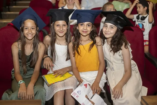 akdeniz-cocuk-universitesi-ilk-mezunlarini-verdi-1717069121285.jpg