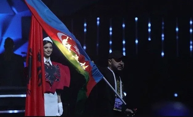 Avrupa Halter Şampiyonası’nda skandal! Azerbaycan bayrağına canlı yayında çirkin saldırı!