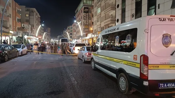 batmanda-silahli-kavga-olaya-mudahale-eden-polis-yaralandi-1759943679823.jpg