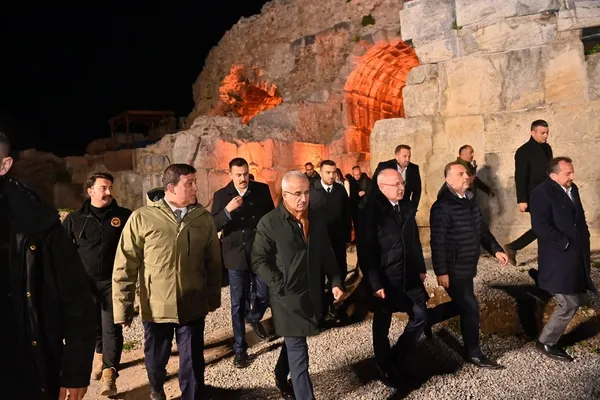 bin-800-yillik-roma-tiyatrosu-turizme-kazandirildi-1711028987888.jpg
