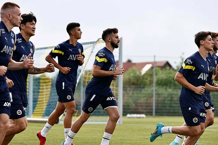 fenerbahce-avusturyada-ilk-antrenmanini-yapti-1656705819378.jpg