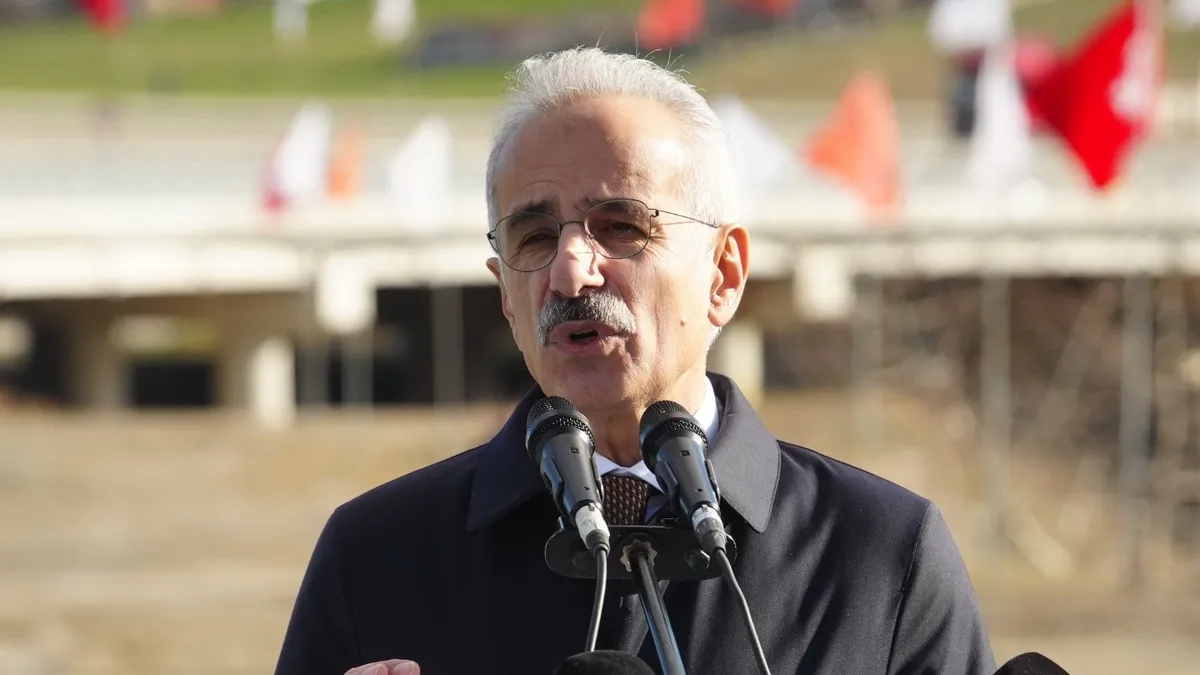 Bakan Uraloğlu: Ankara-Samsun arası 2,5 saate düşecek Bakan Uraloğlu: Ankara-Samsun arası 2,5 saate düşecek