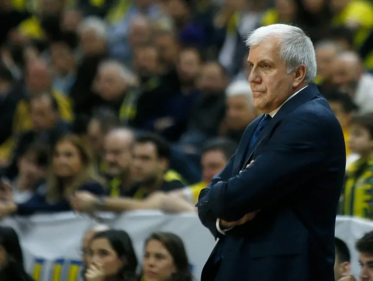 Fenerbahçe Beko başantrenörü Zeljko Obradovic’ten basın toplantısında şok hareket