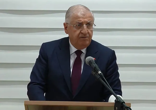 bakan-gulerden-terorle-mucadelede-net-mesaj-bazi-dostlar-ypgye-pilotaj-egitimi-veriyor-aklimizla-dalga-gecmesi-1714669710998.jpeg Bakan Güler'den terörle mücadelede net mesaj: Teröristi kaynağında yok etme stratejisinde hareket ediyoruz