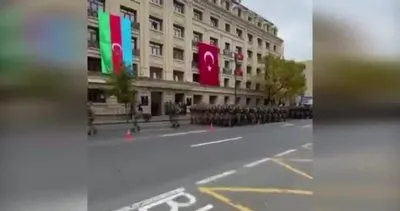 Türk askerlerinin Azerbaycan’daki komando yürüyüş kararı sayarak geçişi sosyal medyada olay oldu | Video