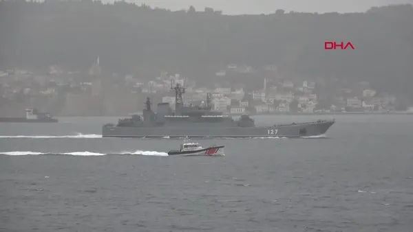 3 Rus savaş gemisi Çanakkale Boğazı'ndan geçip Karadeniz'e doğru yol aldı