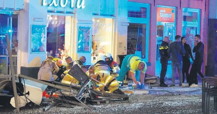 İnsanların arasına daldı