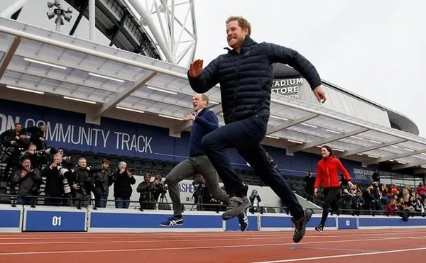 İngiliz Kraliyet Ailesi’nden 100 metre yarışı