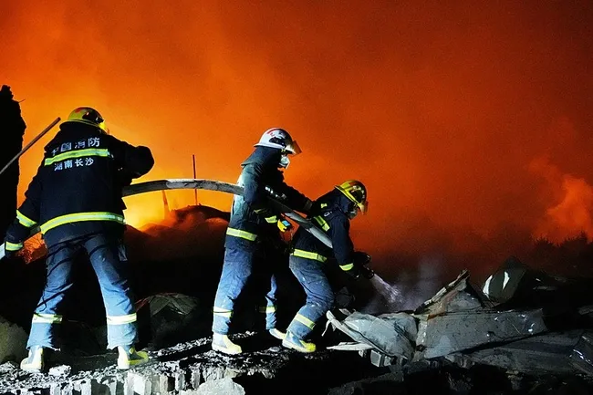 Çin'de havai fişek fabrikasında patlama: 21 ölü