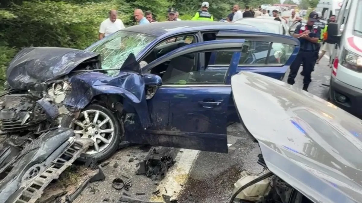 Kandıra yolunda feci kaza: Çok sayıda yaralı var! Kandıra yolunda feci kaza: Çok sayıda yaralı var!