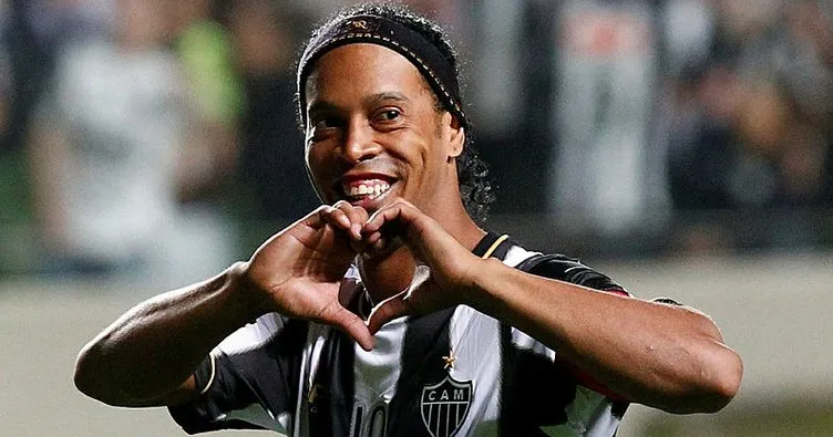 Ronaldinho’yu eski kulüpleri de unutmadı
