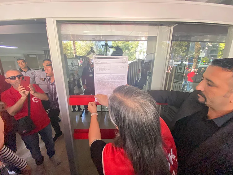 İzmir’de grev dalga dalga yayılıyor! Haklarını alamayan işçiler ayaklandı