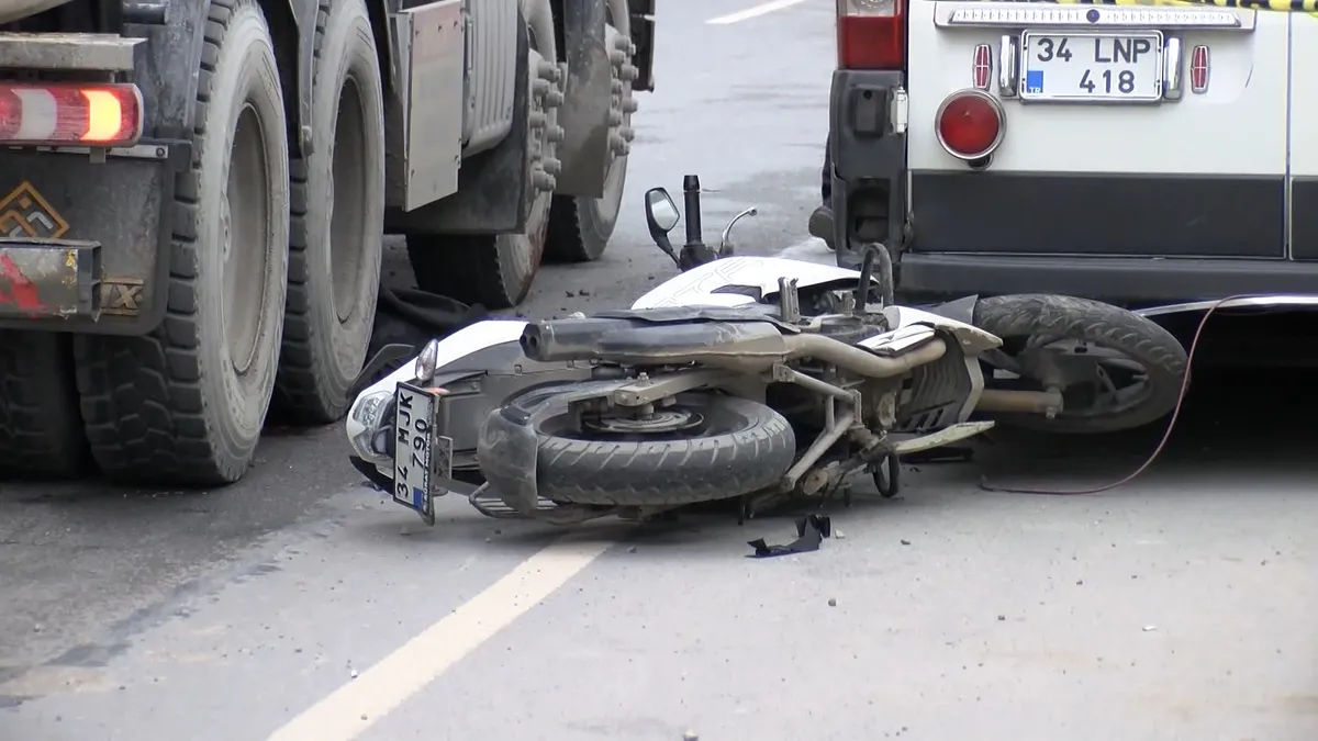 SON DAKİKA… İstanbul Güngören’de feci kaza! Minibüse çarpıp yola savrulan motosiklet sürücüsü hayatını kaybetti SON DAKİKA… İstanbul Güngören’de feci kaza! Minibüse çarpıp yola savrulan motosiklet sürücüsü hayatını kaybetti