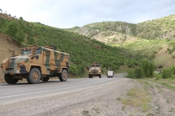 Özel birlikler sınırda! Hem havada hem karada askeri hareketlilik