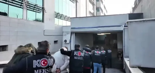 mersinde-baris-turgut-organize-suc-orgutune-operasyon-17-supheli-tutuklandi-1769408368980.jpg