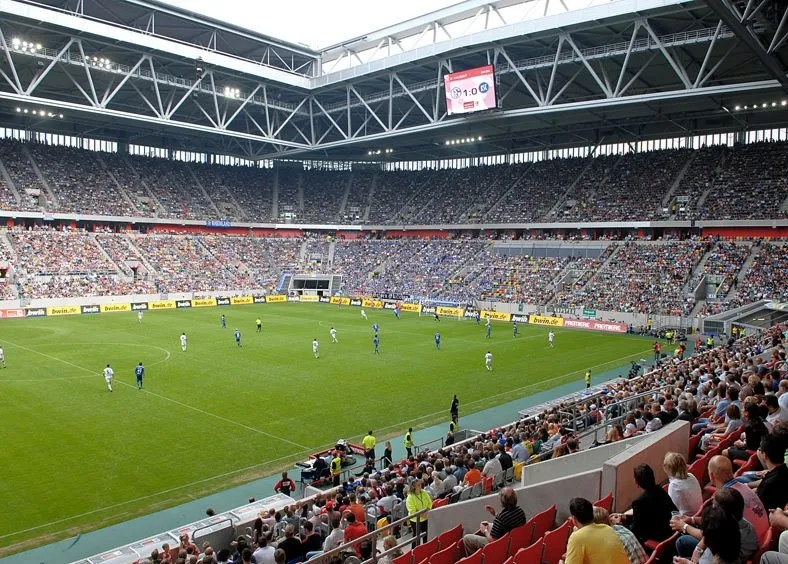 Fortuna arena. Эсприт Арена Дюссельдорф. Стадион Fortuna Dusseldorf. Стадион с закрывающейся крышей. Маленький стадион.