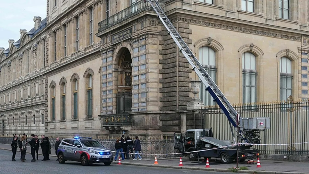 Louvre müzesi soygununda flaş gelişme: İki şüpheli gözaltında Louvre müzesi soygununda flaş gelişme: İki şüpheli gözaltında