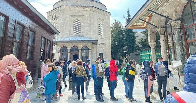 Hürrem Sultan kabri başında anıldı