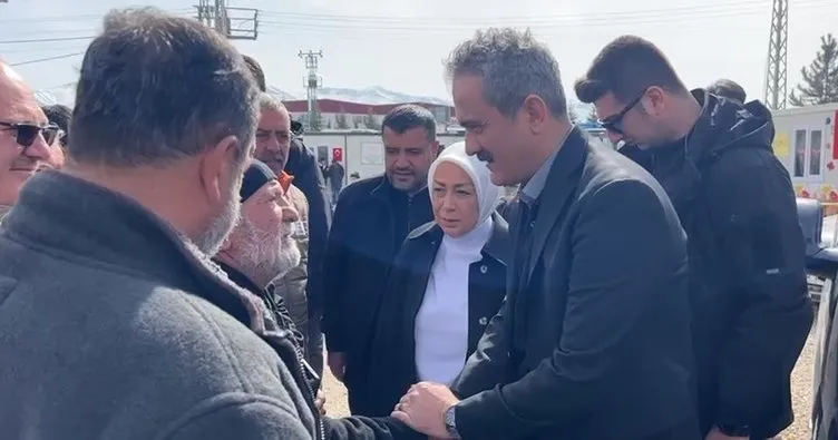 Bakan Özer, Doğanşehir’de konteyner kenti ziyaret etti
