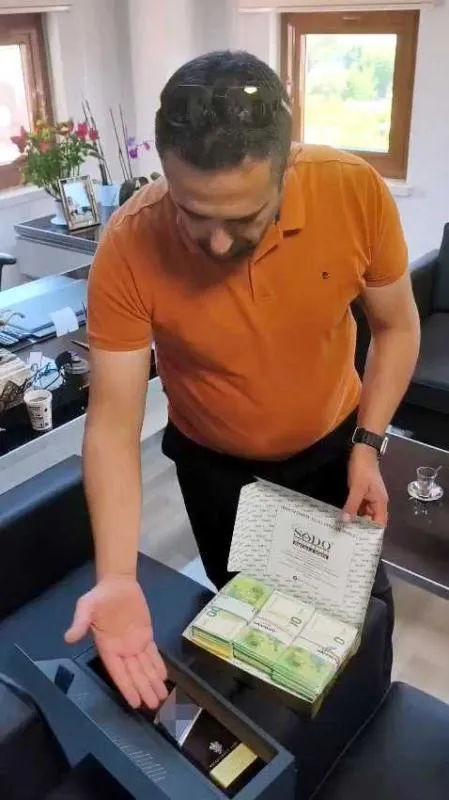 son-dakika-rusvet-baklava-kutusundan-cikmisti-chpli-niyazi-nefi-karadan-akilalmaz-savunma-1769692574620.jpeg SON DAKİKA… Rüşvet baklava kutusundan çıkmıştı! CHP’li Niyazi Nefi Kara'dan akılalmaz savunma…